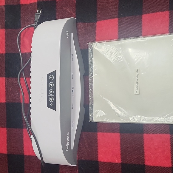 Fellowes crc 57209 laminator like new with about 1/2 to 2/3 laminating sheets - Picture 1 of 7